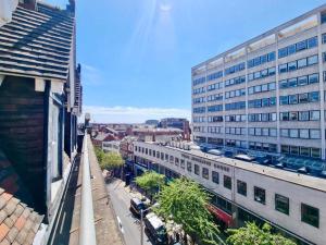 Lovely 1 Bed Apartment in Old Market Square