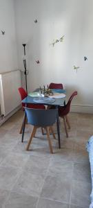 Appartements Appartement duplex F2 tout confort proche centre ville avec parking gratuit : photos des chambres