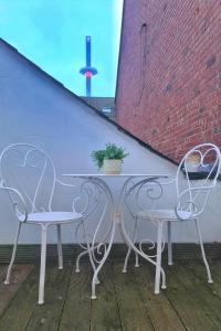 Modern & Central, Perfect Beach Getaway- 2min Walk