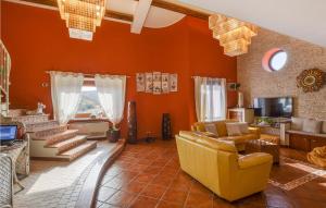 Cozy Home In Giarratana With House A Panoramic View