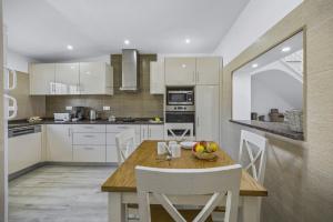 Villa Pina by Villa Plus