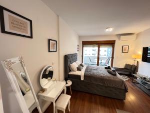 White Homes 16 - Master Quart