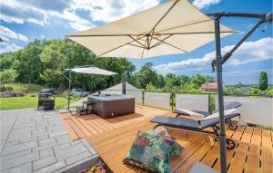 Stunning Home In Rakotule With Jacuzzi 