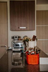 Beautiful 2B 2Br OceanLagoon View Pool Gym