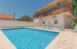 2 Bedroom Lovely Apartment In Danilo 