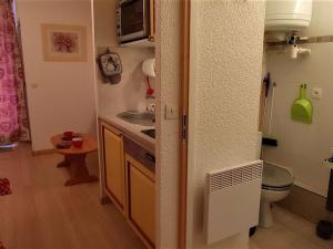 Appart rénové 4 pers. style montagne moderne, skis aux pieds, proche commerces - FR-1-545-34