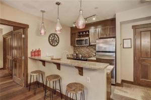 2 Bedroom Blackbear Lodge Condo In River Run Village