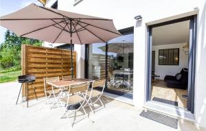 Maisons de vacances Awesome Home In Montrozier With Wifi : photos des chambres
