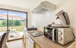 Maisons de vacances Awesome Home In Montrozier With Wifi : photos des chambres