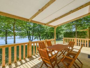 Chalets Cottage on the edge of the fishing pond : photos des chambres