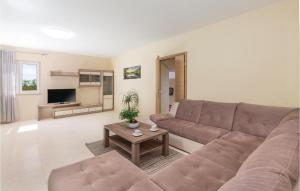 4 Bedroom Gorgeous Home In Pican