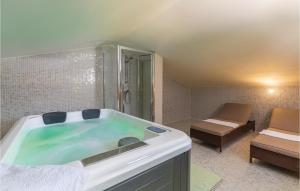 4 Bedroom Gorgeous Home In Pican 