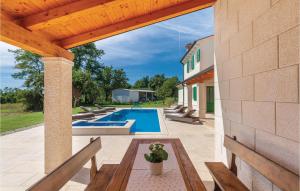 4 Bedroom Gorgeous Home In Pican