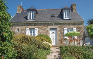 Cozy Home In Pleubian With Wifi