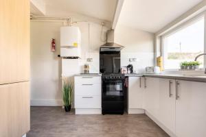 Swansea Beach Townhouse - 350 yard from the beach!