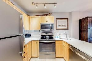 1 Bedroom Premier Mountain Condo In River Run Village Just A Short Walk To Shopping, Dining, And Skiing