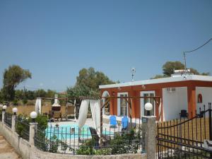 Estate Tsoukalas with Pool - Perfect for Large Groups Next to Laganas Offering Incredible Greek Hospitality By Villa Mana Gers