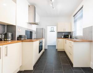Jasmine Villa B - Ideal for QMC & Uni - Free parking