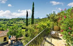 Maisons de vacances Amazing home in Lafare with Outdoor swimming pool, WiFi and 3 Bedrooms : photos des chambres