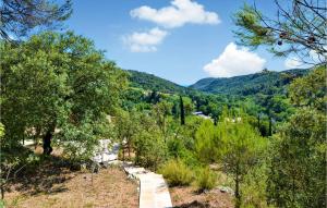 Maisons de vacances Amazing home in Lafare with Outdoor swimming pool, WiFi and 3 Bedrooms : photos des chambres