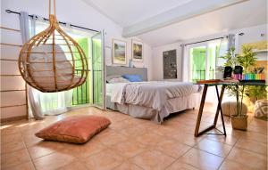 Maisons de vacances Amazing home in Lafare with Outdoor swimming pool, WiFi and 3 Bedrooms : photos des chambres