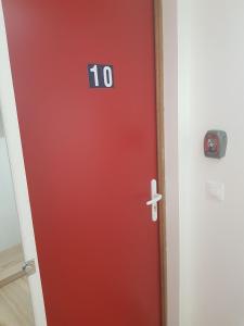 Appartements 10 - Joli studio neuf avec vue sur jardin arbore, parking privatif gratuit : photos des chambres