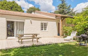 Maisons de vacances Stunning home in Saint Julien des Lande with 1 Bedrooms : photos des chambres