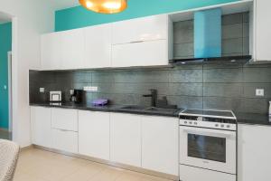 SeaWave Villa II, By Hellocrete