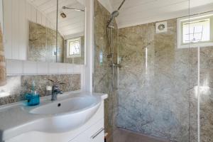 Shepherds View at Oaks Barn Farm Alcester with optional paid for Hot tub