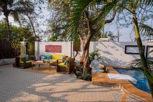 El Cottage by StayVista - An enchanting escape with Scenic views, Colonial decor & Private plunge pool