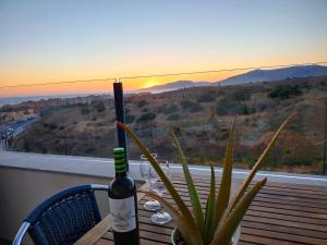 SUNSET DIVINE Views, Terrace , Pool , Garage- Fibre