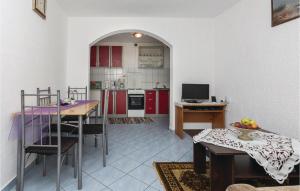 Amazing Apartment In Vir With 1 Bedrooms And Wifi