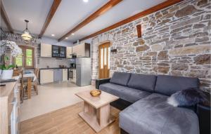 Two-Bedroom Holiday Home In Medancici