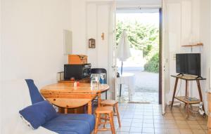 Appartements Beautiful apartment in Royan with 1 Bedrooms : photos des chambres