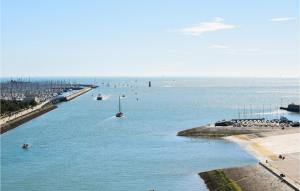 Appartements Beautiful apartment in Royan with 1 Bedrooms : photos des chambres