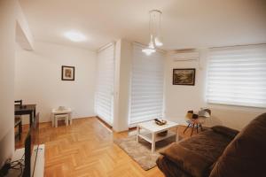 Apartman 4, Sinđelićeva 40