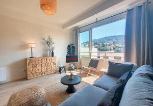 Nestor&Jeeves - BLUE PEARL - Port area - Close Old Town