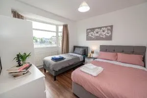 4 bedrooms,2 bathrooms house with free parking - Plumstead