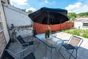4 bedrooms,2 bathrooms house with free parking