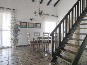 CERCADO DEL MEDIO, CHALET con PISCINA PRIVADA