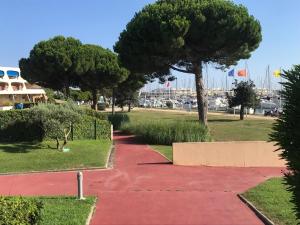 Sol-y-Days Escale Port, Agréable studio au RDC, résidence avec piscine entre la plage nord et Port Camargue