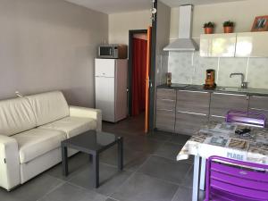 Sol-y-Days Escale Port, Agréable studio au RDC, résidence avec piscine entre la plage nord et Port Camargue