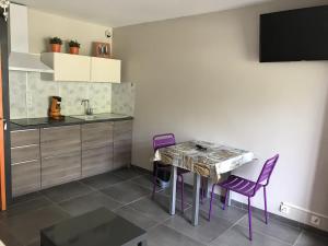 Sol-y-Days Escale Port, Agréable studio au RDC, résidence avec piscine entre la plage nord et Port Camargue