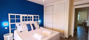 Blue & Yellow Penthouse with Terrace at Balaia Mar