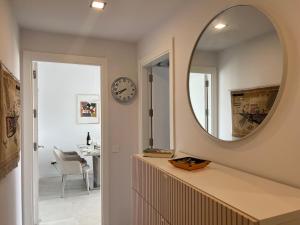 New build modern ap 4 min walk to the beach and Marbella old town