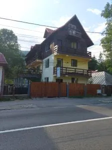 Pensiune Casa Barcaru - 阿祖加