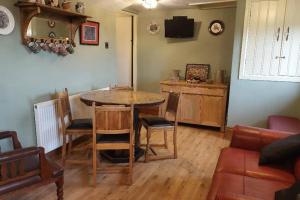 2 Bed Flat - Sleeps 3 - Parking - Wifi