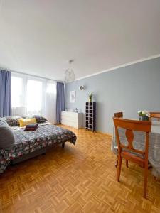 Grzybowska 5 threeroom apartment in the center of Warsaw