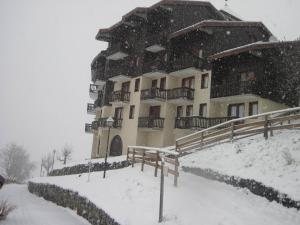 Studio rénové près des pistes avec balcon - FR-1-181-2476