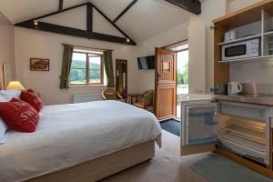 Rawcliffe House Farm Studios, Peaceful North York Moors Retreat